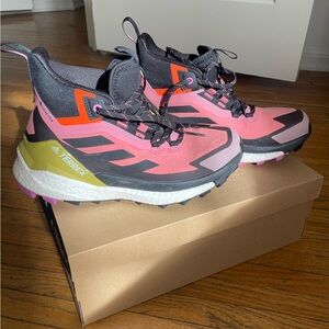 Pre loved - Adidas Terrex Free Hiker , Women’s size 8- great condition